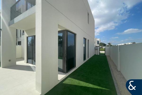 Corner Villa | Close to Pool | Spacious